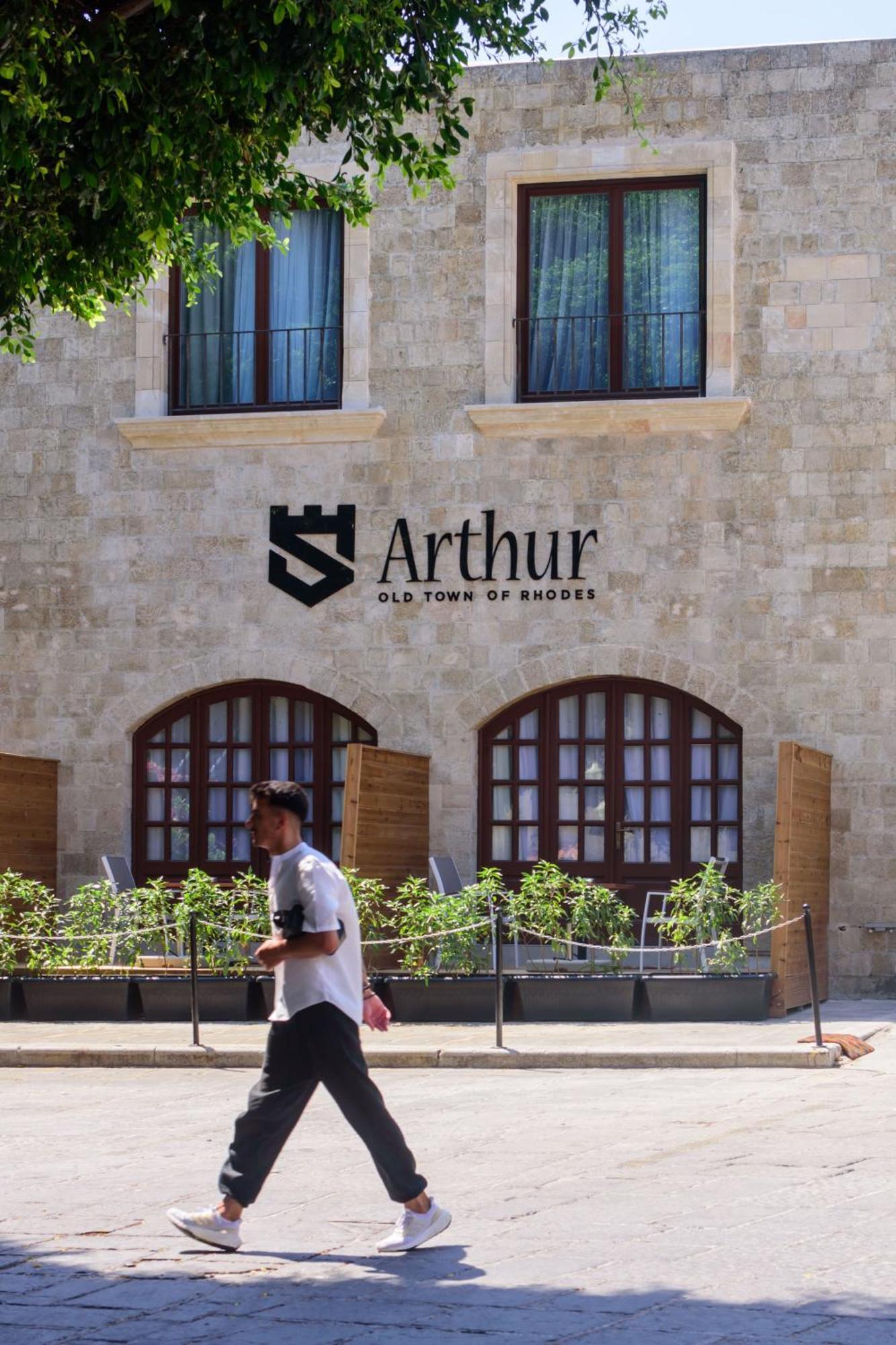 Arthur In Old Town *