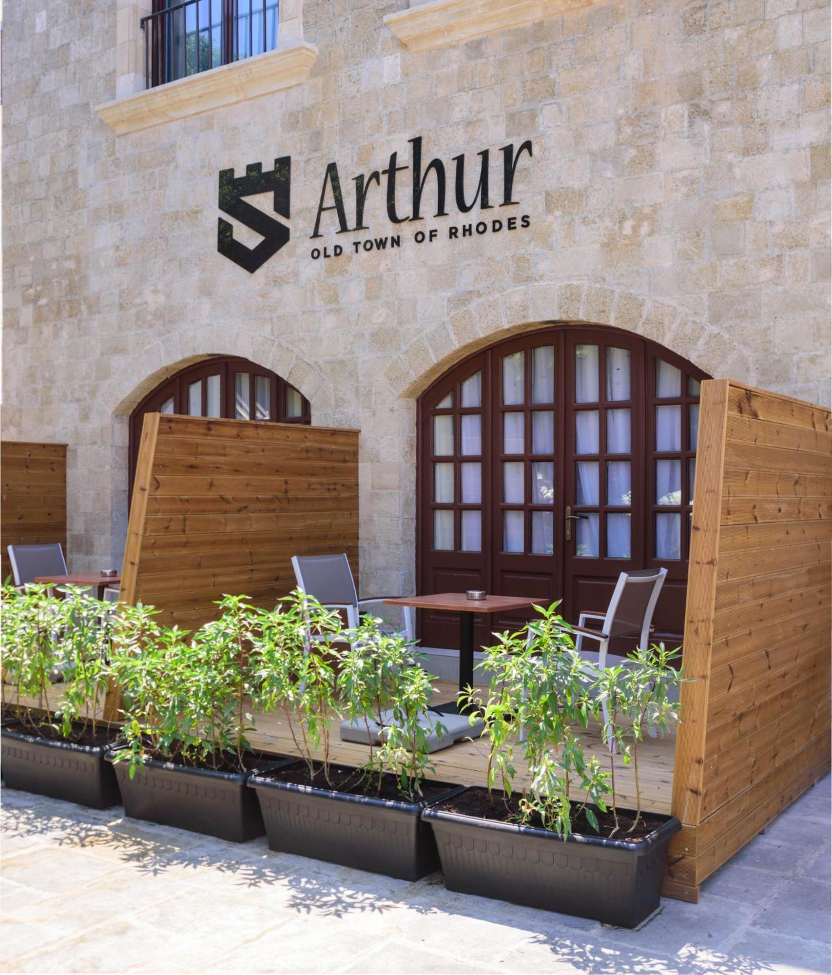 Arthur In Old Town Hotel